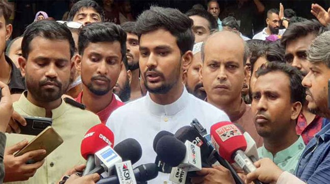 ফ্যাসিবাদীরা না থাকায় অনেকের মাথা নষ্ট হয়ে গেছে: উপদেষ্টা আসিফ