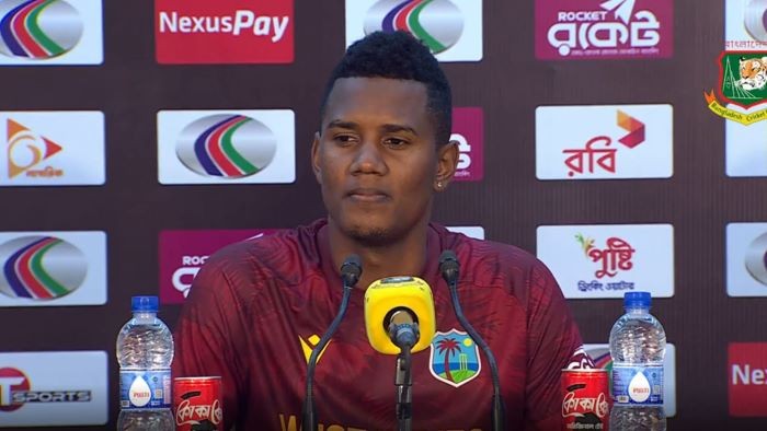 সুপার ওভা‌রে রিশাদ হো‌সেন‌কে না দেখে অবাক হ‌লেন আকিল