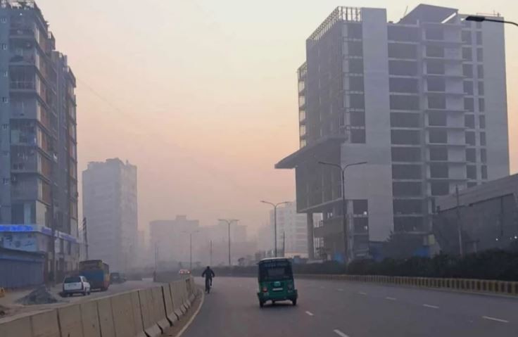 ঢাকায় তাপমাত্রা ১৬.৩ ডিগ্রি সেলসিয়াস: কুয়াশার উপস্থিতিতে শীতের অনুভূতি আরও স্পষ্ট