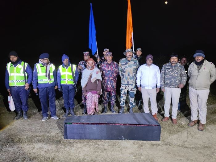 চাঁপাইনবাবগঞ্জে সীমান্তে বাংলাদেশির মরদেহ ফেরত দিল বিএসএফ