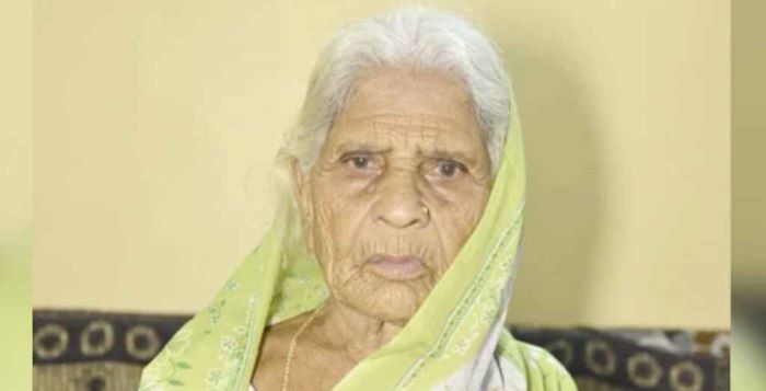 চলছিল শেষকৃত্য, হঠাৎ উঠে কেক কাটলেন ১০৩ বছরের বৃদ্ধা