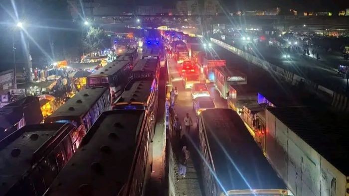 ঈদে চন্দ্রা টার্মিনালে ঘরমুখী মানুষের চাপ, ১০ কিমি দীর্ঘ যানজট