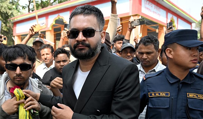 গণঅভ্যুত্থানকারীদের হাতেই নেপালের ক্ষমতা!