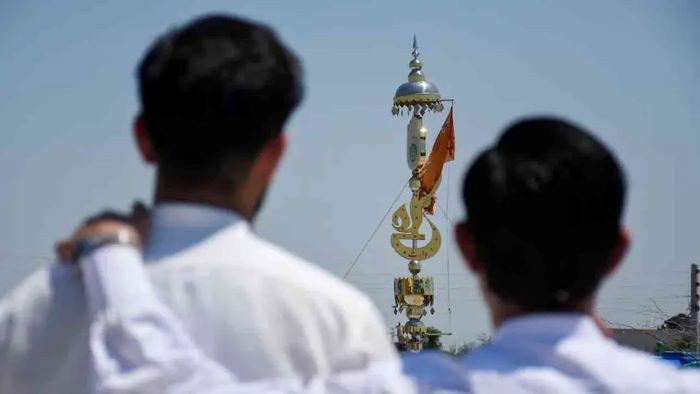 সঞ্চয়-চাকরি কেড়ে নিয়ে পাকিস্তানি শিয়াদের শূন্য হাতে দেশে পাঠাচ্ছে আমিরাত